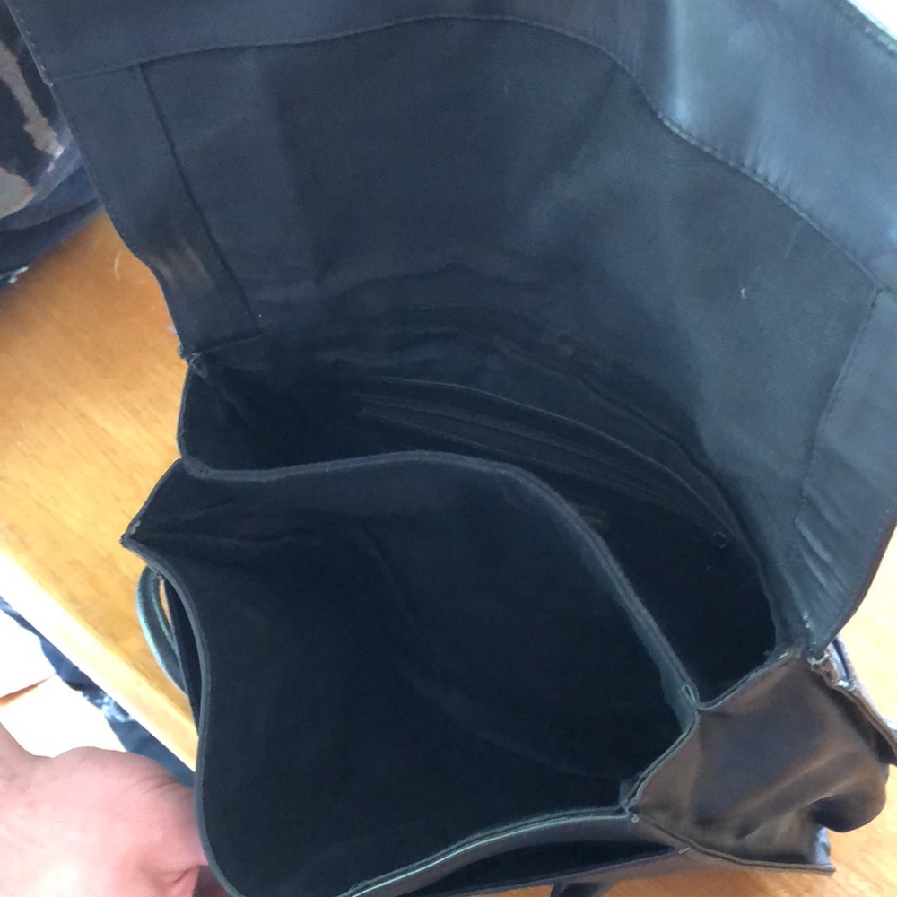 Kenneth Cole handbag - Picture 3 of 3